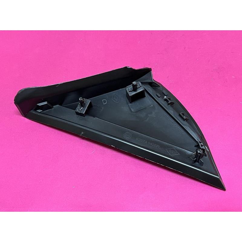 OEK AYNA KENAR BAKALİTİ SAĞ SİYAH RENAULT MEGANE IV 15> (638744983R)