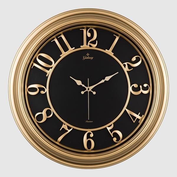 SAAT 1963-A DUVAR SAATİ ALTIN SARISI ÇERÇEVELİ İÇ SİYAH 46CM KABARTMA RAKAMLI SELEFON KORUMALI AMERİKAN BRİSTOL KADRAN METAL AKREP/YELKOVAN/SANİYE AKAR SANİYELİ MEKANİZMA AKRİLİK BOYA MİNERAL CAM (SAAT1963)