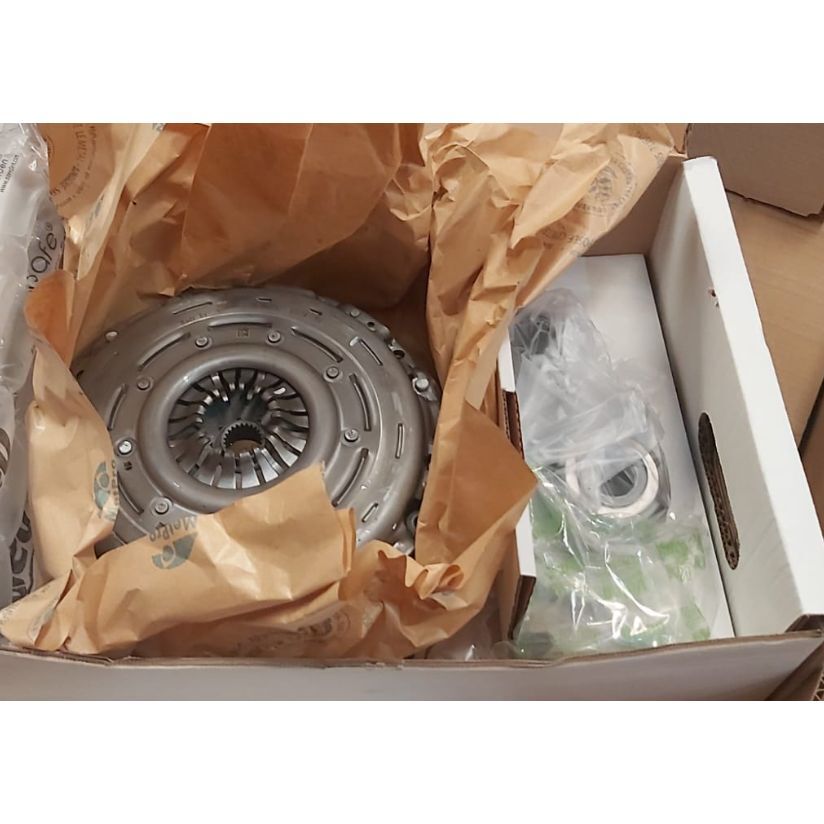 OPAR DMF VOLANT SETI DEBRIYAJ SETI BILYA VOLAN CIFT KUTLE FOCUS C MAX CAP 04 >08 FOCUS II CB4 04 >11 1. MAZDAIII 03 >09 S40 S40 II 06 >12 V50 04 > OYNAR GÖBEK (3M516477CH)