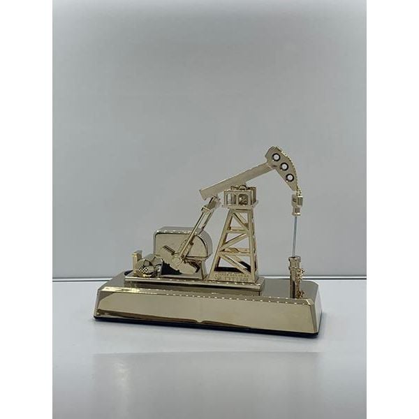 AFT MASA ÜSTÜ PLAKET PETROL POMPASI HAREKETLİ ALTIN KAPLAMA ABS 26X22X9CM 2 ADET KALEM PİLLE ÇALIŞIR MAKET